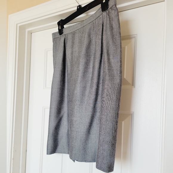 🌺3 For $10 Gray Classic Skirt - Picture 3 of 7